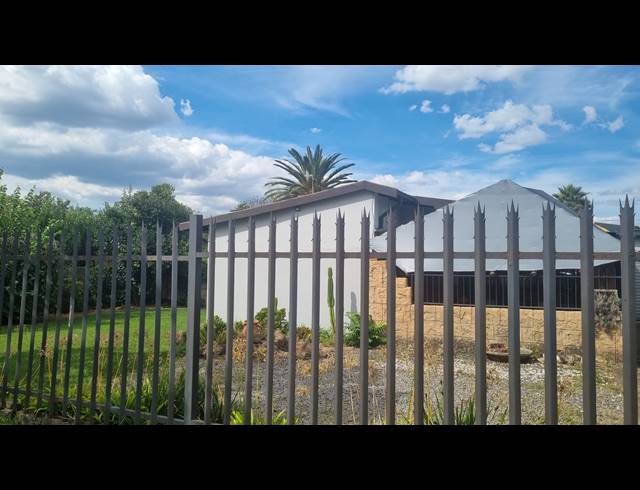 3 BEDROOM FREEHOLD FOR SALE IN ARBORPARK